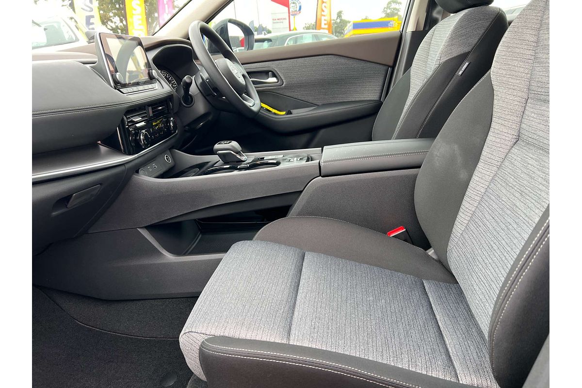 2025 Nissan X-TRAIL ST T33