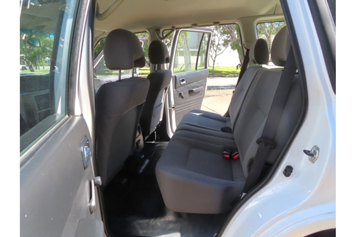 2010 Nissan Patrol DX GU 7