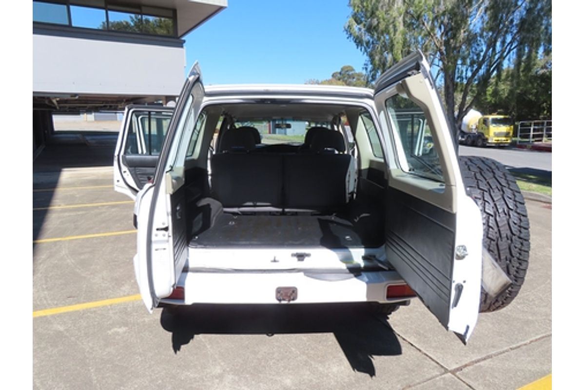 2010 Nissan Patrol DX GU 7