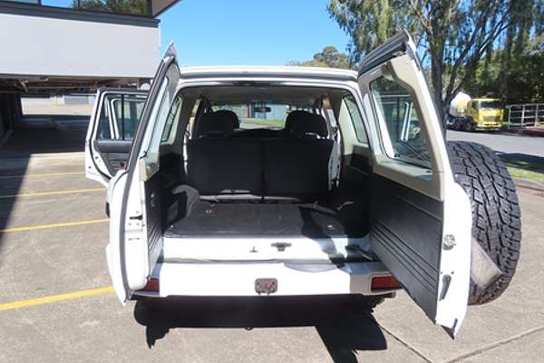 2010 Nissan Patrol DX GU 7