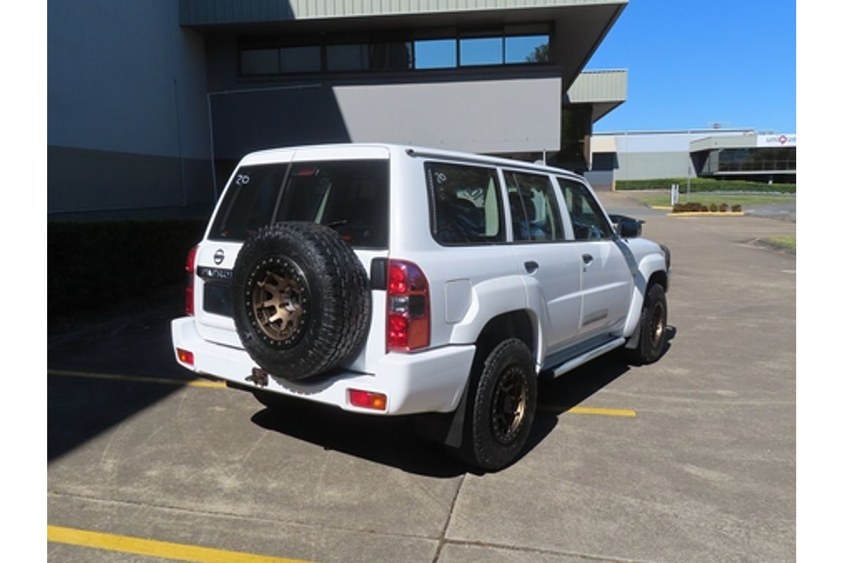 2010 Nissan Patrol DX GU 7