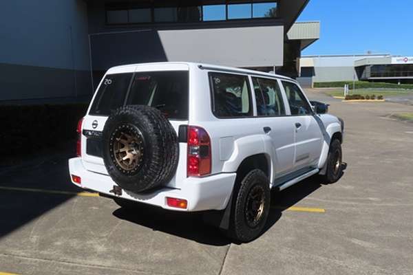2010 Nissan Patrol DX GU 7