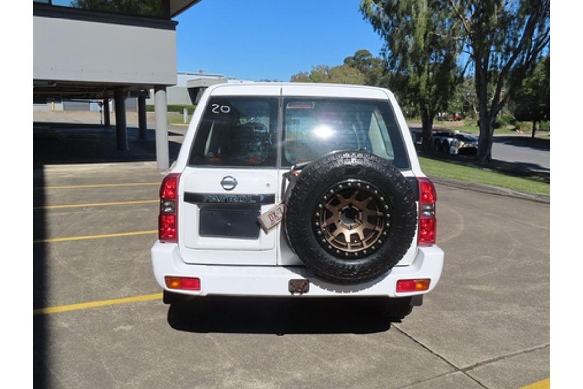 2010 Nissan Patrol DX GU 7