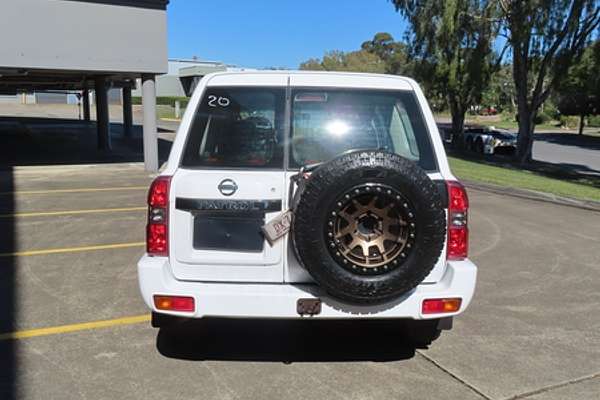 2010 Nissan Patrol DX GU 7