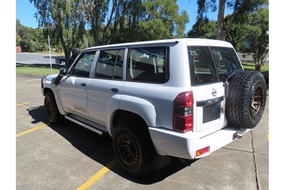 2010 Nissan Patrol DX GU 7