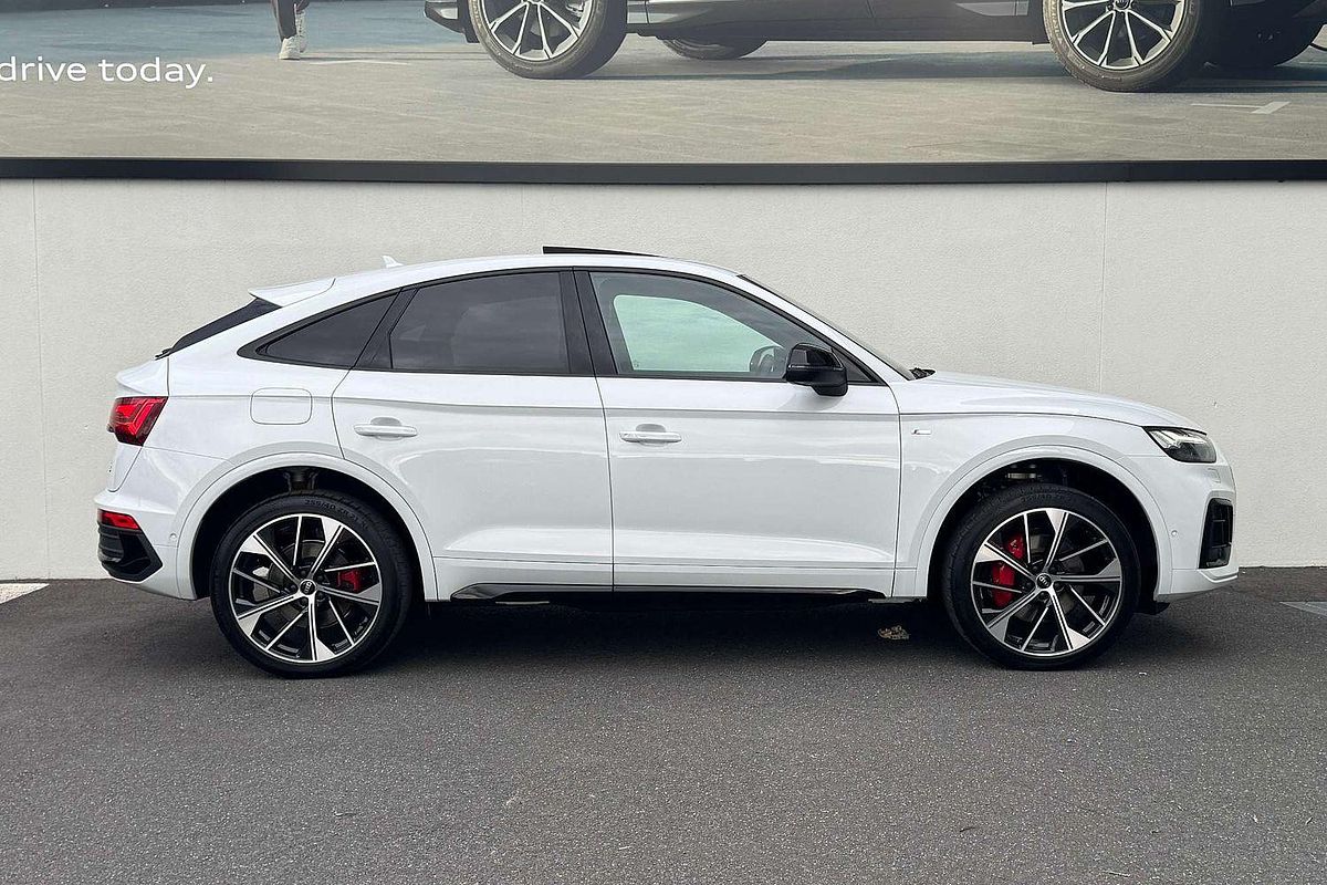 2025 Audi Q5 55 TFSI e S line FY