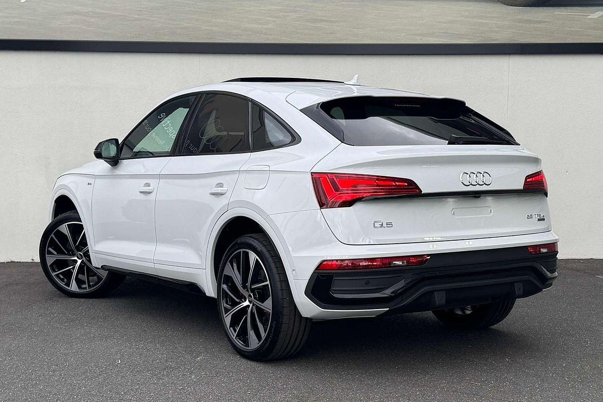 2025 Audi Q5 55 TFSI e S line FY