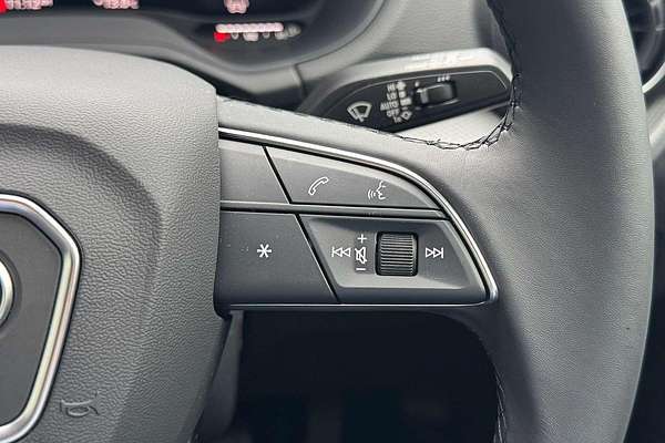 2025 Audi Q2 35 TFSI S line edition GA