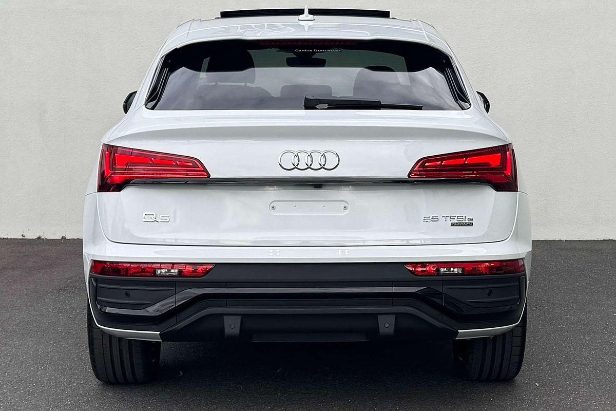 2025 Audi Q5 55 TFSI e S line FY
