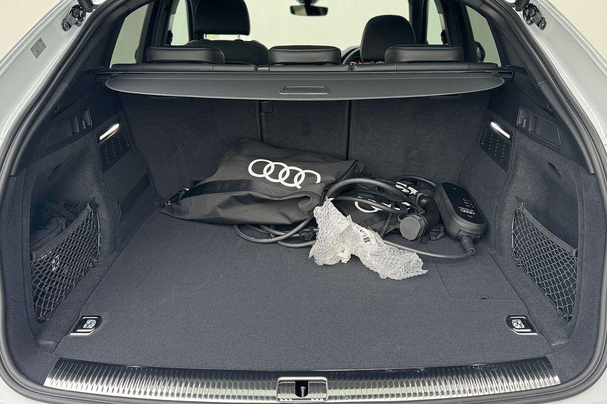 2025 Audi Q5 55 TFSI e S line FY