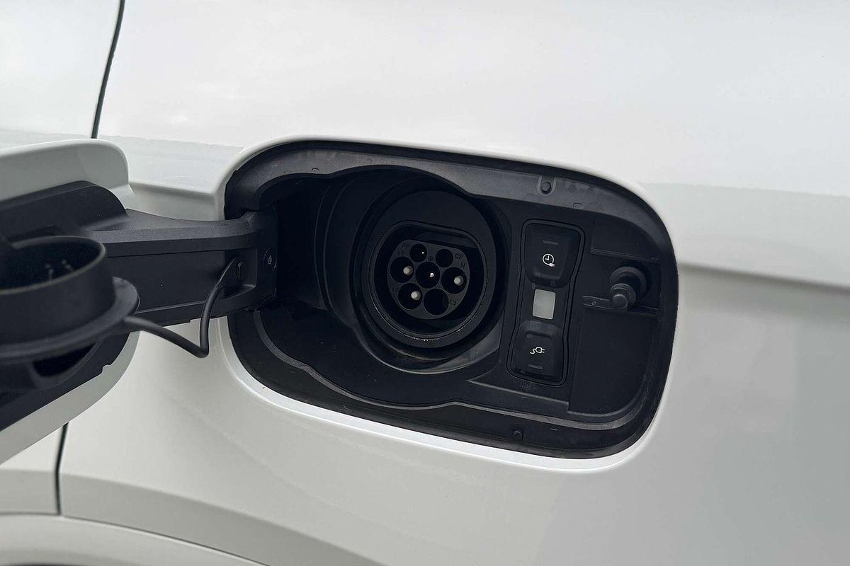 2025 Audi Q5 55 TFSI e S line FY