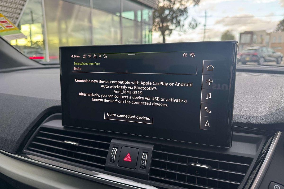 2025 Audi Q5 55 TFSI e S line FY