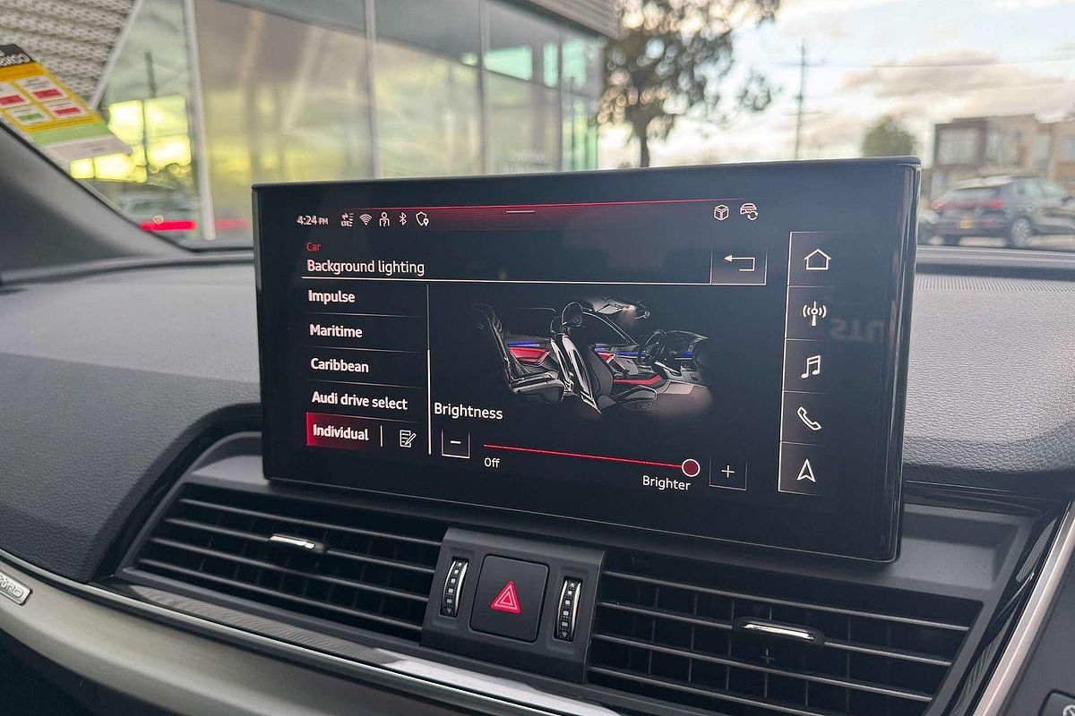 2025 Audi Q5 55 TFSI e S line FY