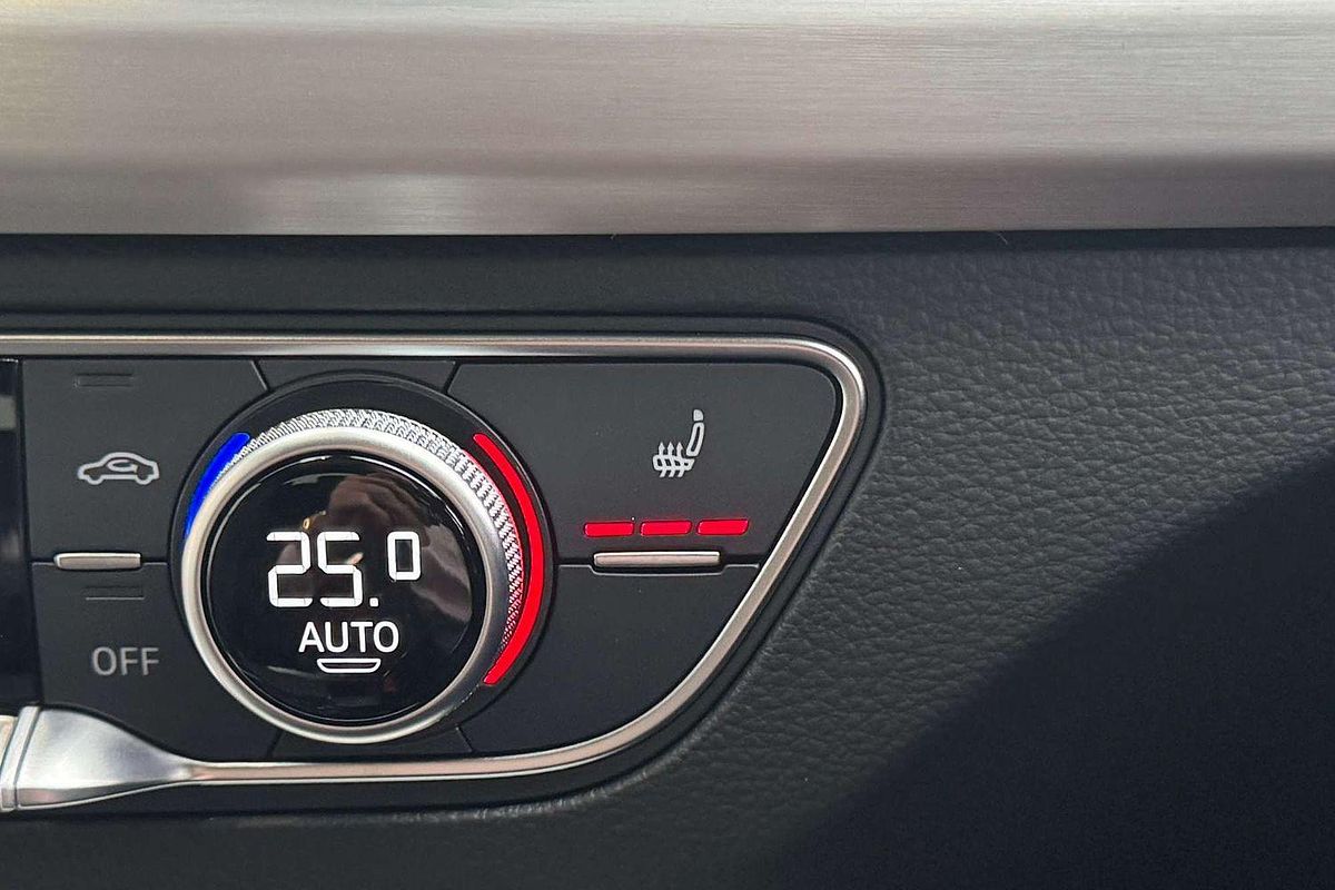2025 Audi Q5 55 TFSI e S line FY
