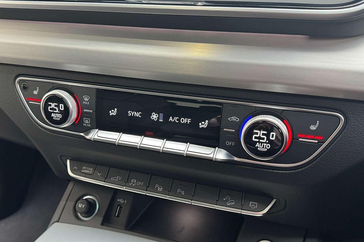2025 Audi Q5 55 TFSI e S line FY