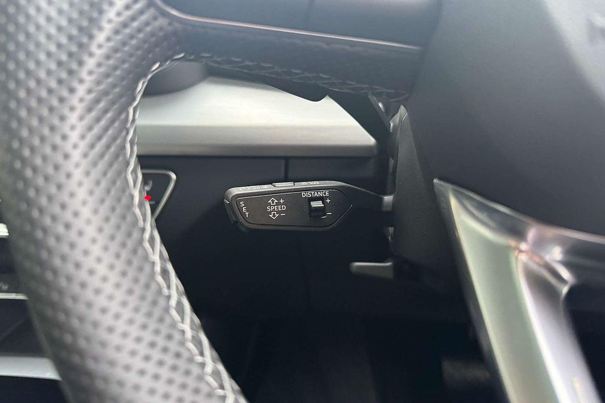 2025 Audi Q5 55 TFSI e S line FY