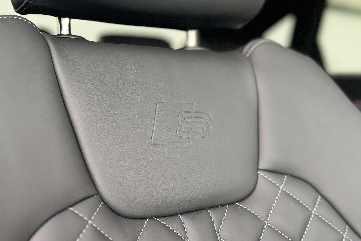 2025 Audi Q5 55 TFSI e S line FY