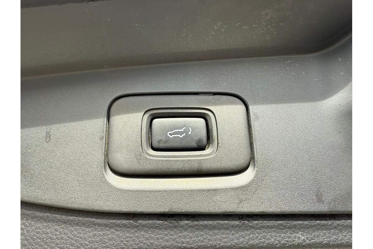 2022 Isuzu MU-X LS-U