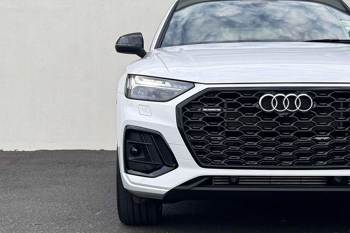 2025 Audi Q5 55 TFSI e S line FY