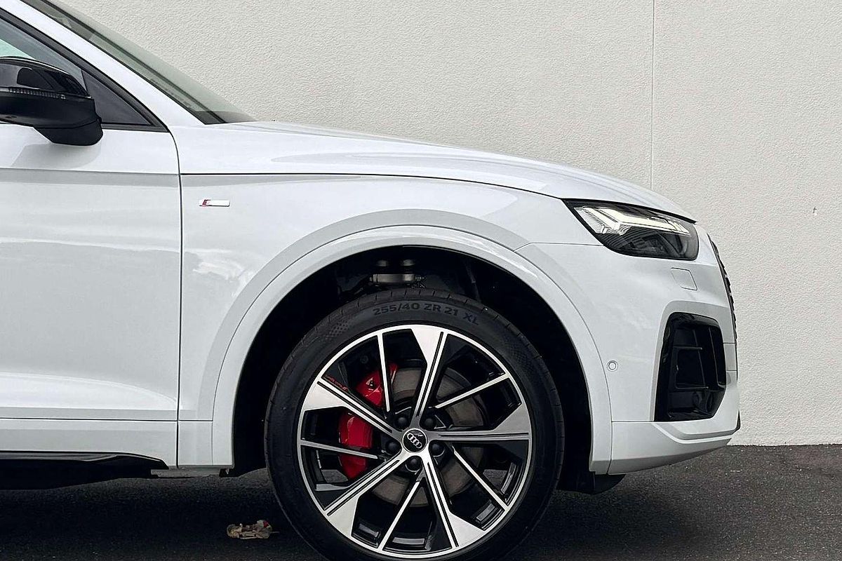 2025 Audi Q5 55 TFSI e S line FY