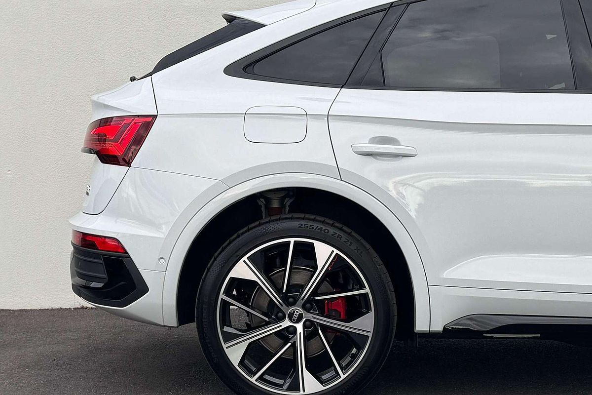 2025 Audi Q5 55 TFSI e S line FY