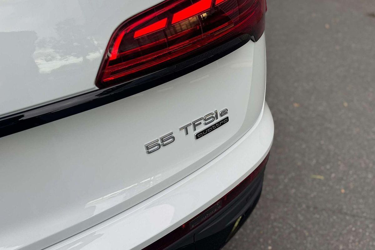 2025 Audi Q5 55 TFSI e S line FY