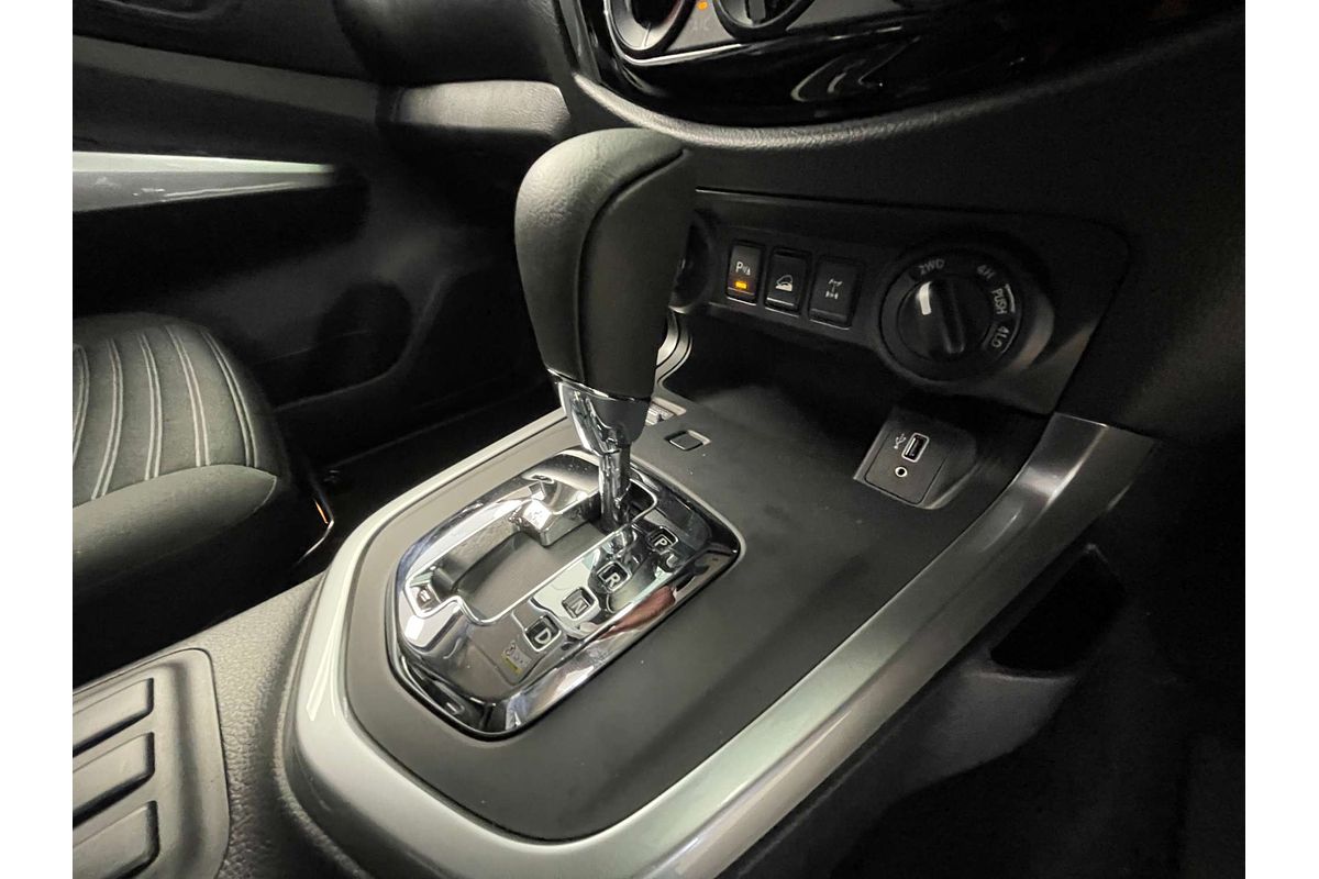 2025 Nissan Navara ST D23 4X4