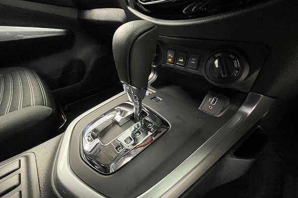 2025 Nissan Navara ST D23 4X4