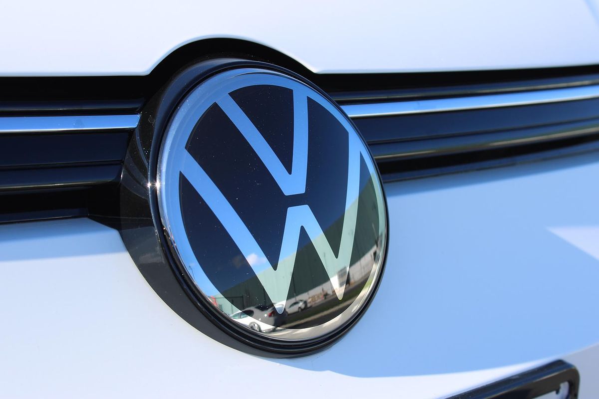 2024 Volkswagen Golf 110TSI R-Line 8