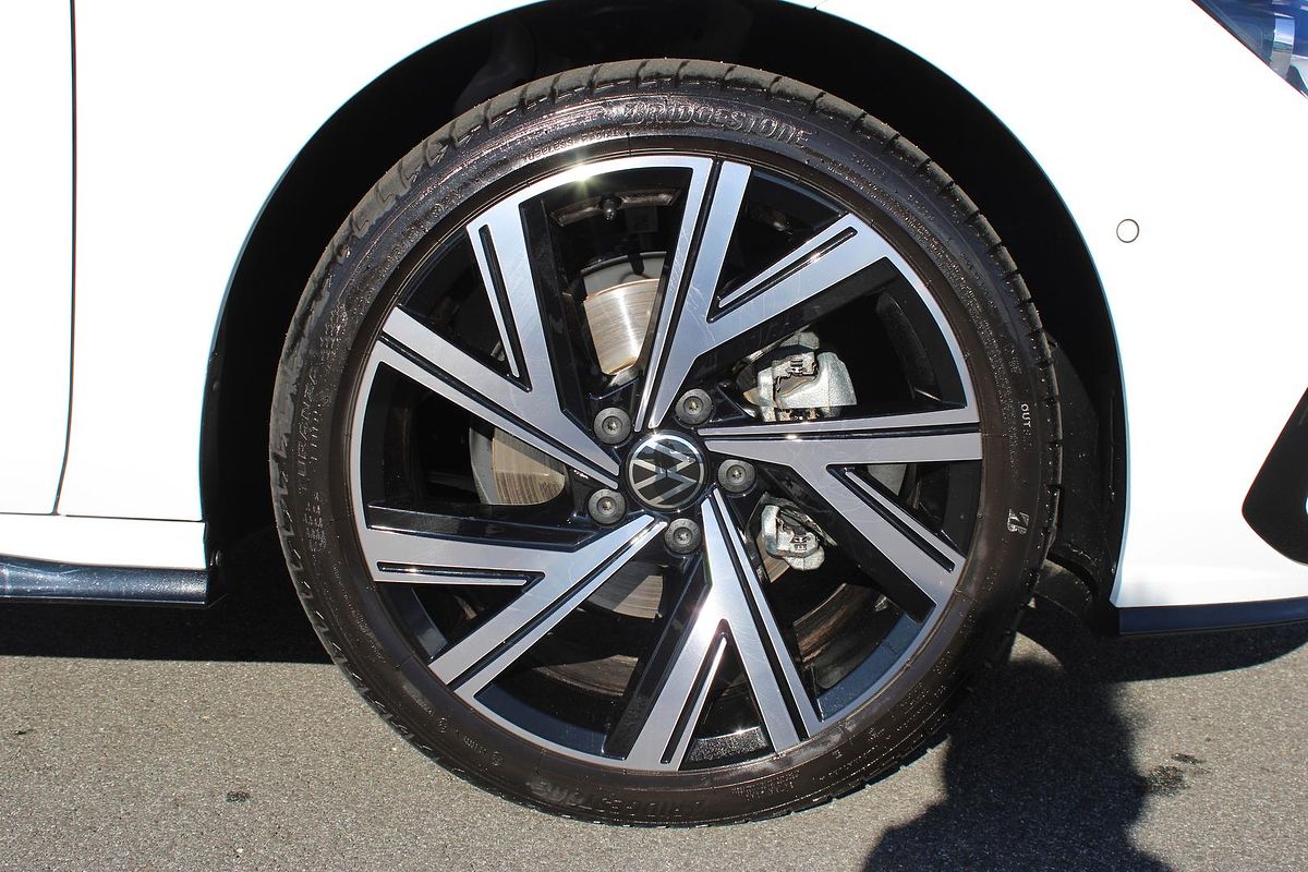 2024 Volkswagen Golf 110TSI R-Line 8