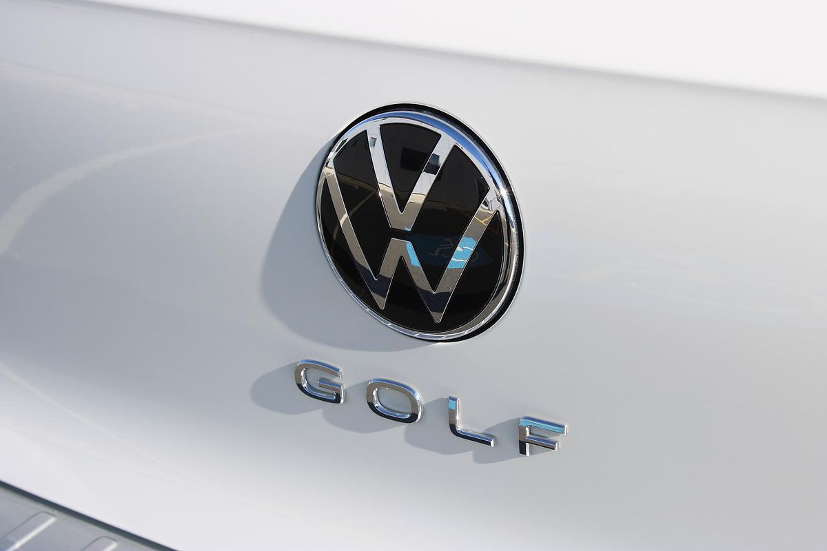 2024 Volkswagen Golf 110TSI R-Line 8