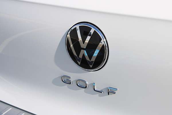 2024 Volkswagen Golf 110TSI R-Line 8
