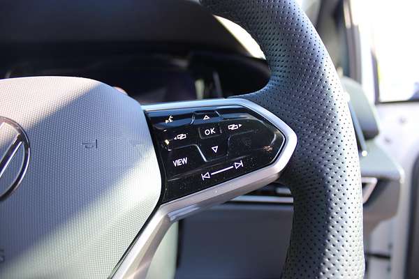 2024 Volkswagen Golf 110TSI R-Line 8