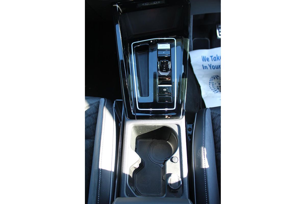 2024 Volkswagen Golf 110TSI R-Line 8