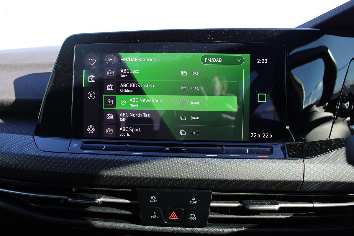 2024 Volkswagen Golf 110TSI R-Line 8