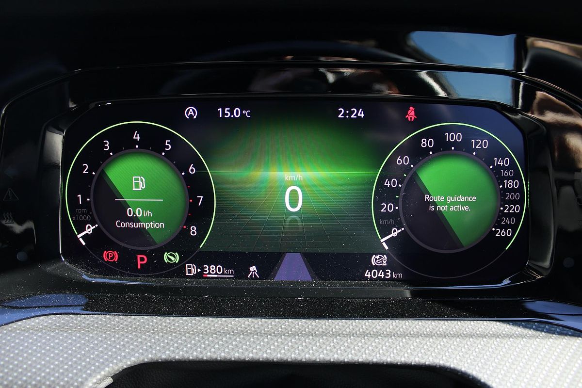 2024 Volkswagen Golf 110TSI R-Line 8