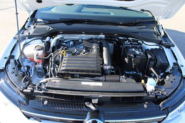 2024 Volkswagen Golf 110TSI R-Line 8