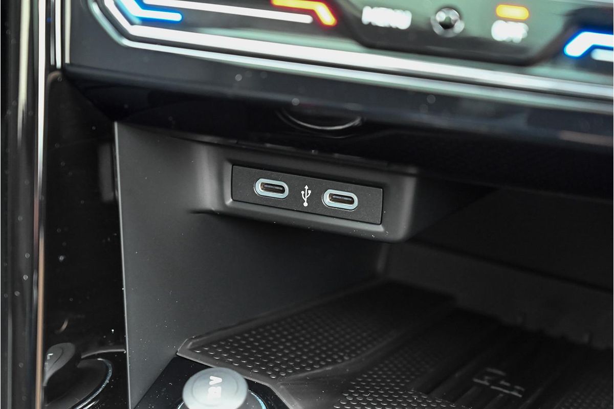 2025 Volkswagen T-Roc 140TSI R-Line D11
