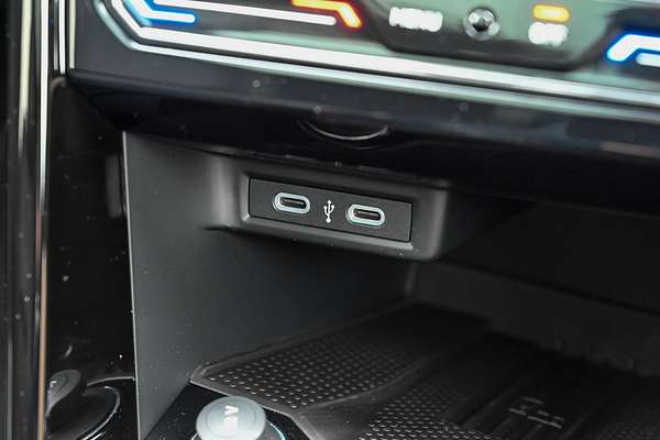 2025 Volkswagen T-Roc 140TSI R-Line D11