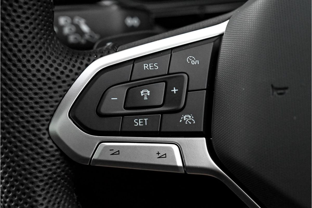 2025 Volkswagen T-Roc 140TSI R-Line D11