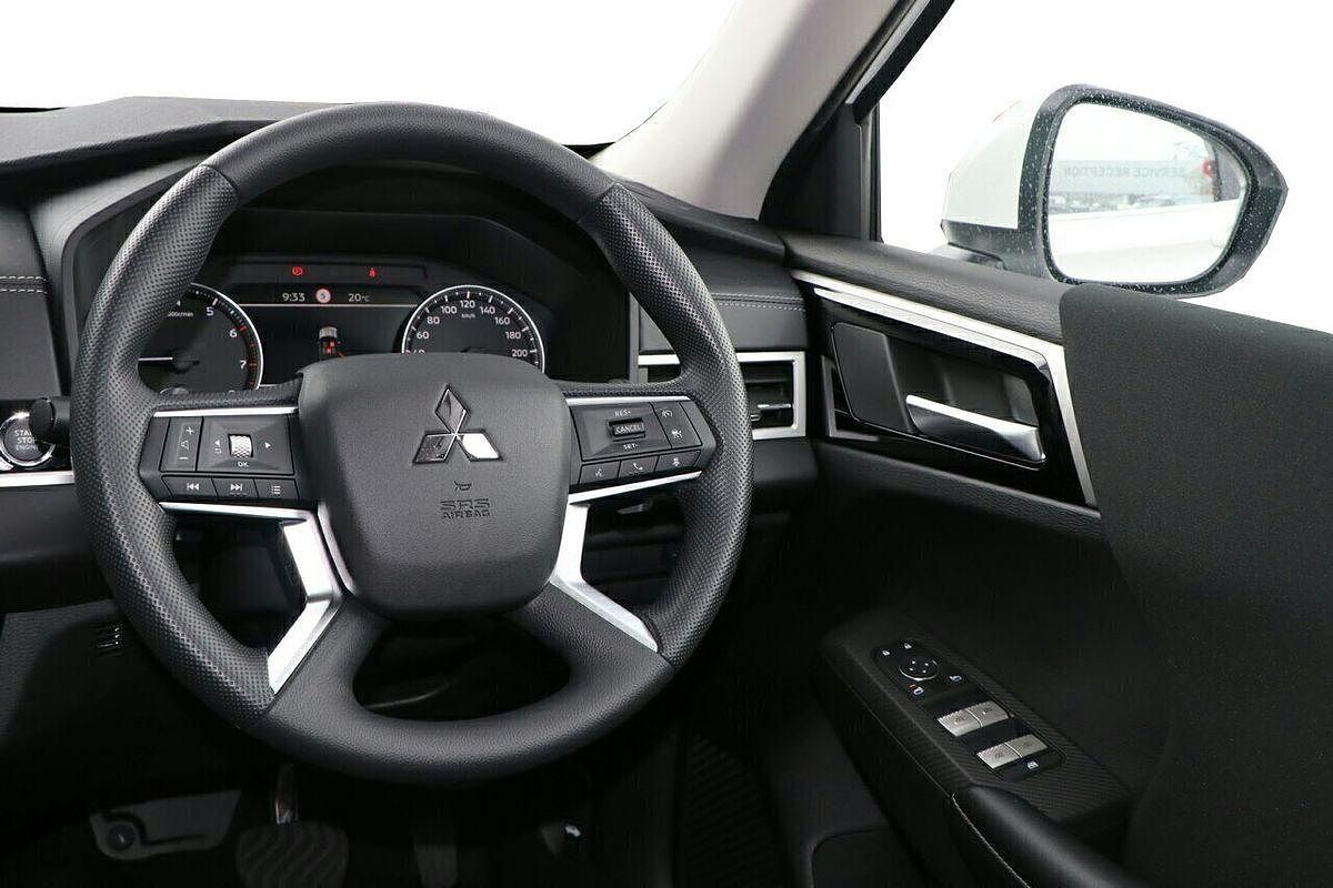 2025 Mitsubishi Outlander ES ZM