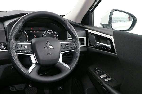 2025 Mitsubishi Outlander ES ZM
