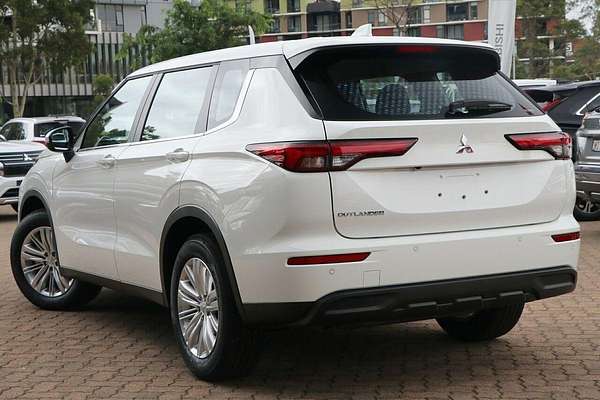 2025 Mitsubishi Outlander ES ZM