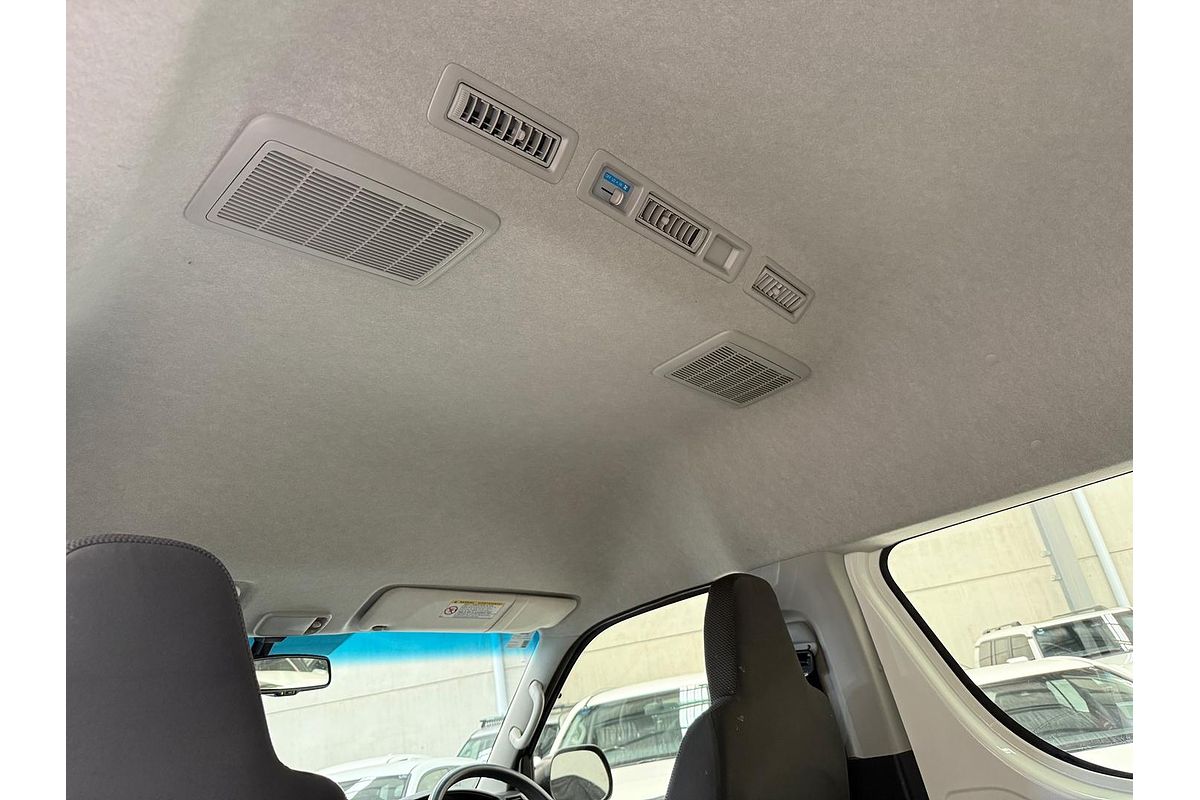 2016 Toyota Hiace Commuter TRH223R