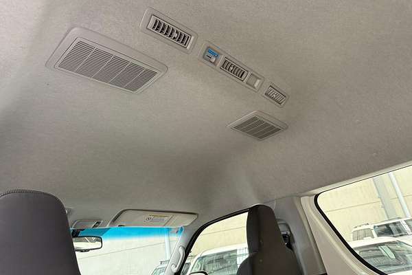 2016 Toyota Hiace Commuter TRH223R