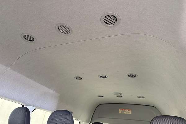 2016 Toyota Hiace Commuter TRH223R