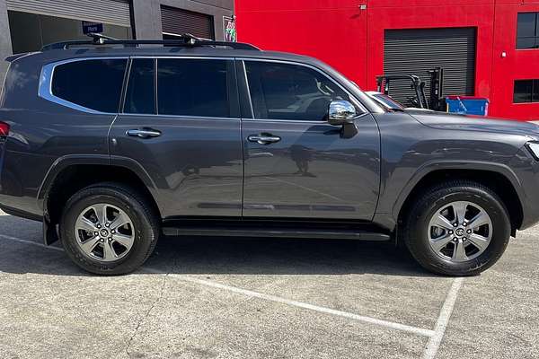 2023 Toyota Landcruiser Sahara FJA300R