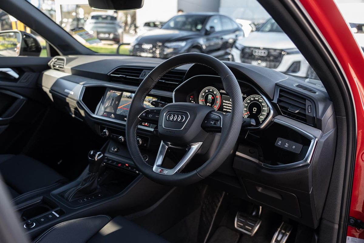 2025 Audi Q3 40 TFSI S line F3