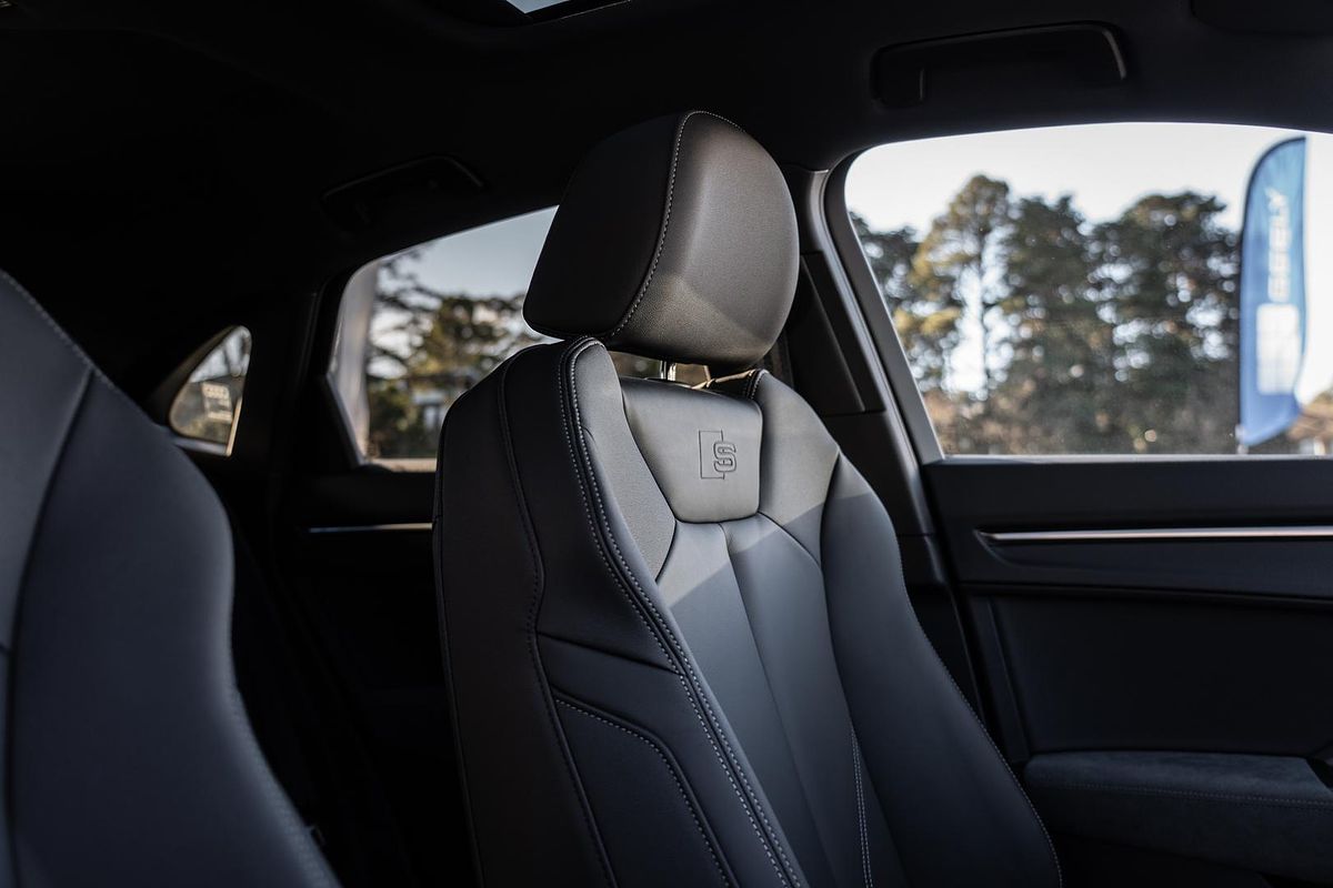 2025 Audi Q3 40 TFSI S line F3