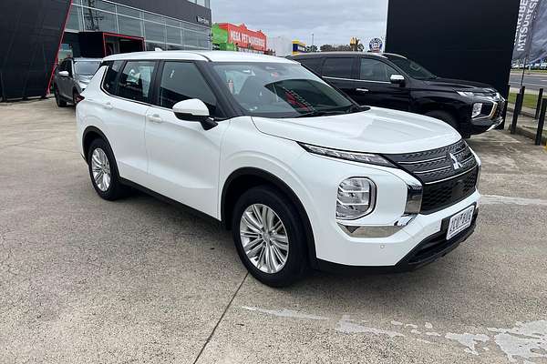 2023 Mitsubishi Outlander ES ZM